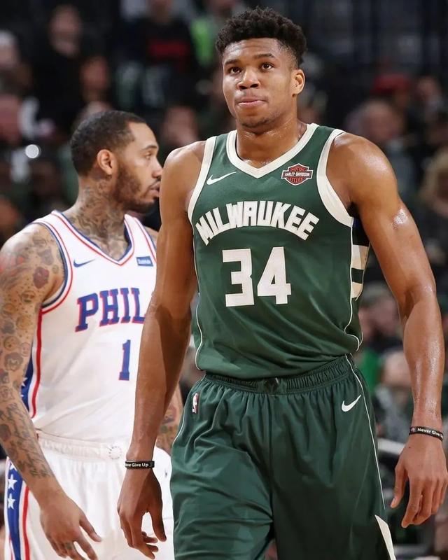 热议国足选帅：本土教练是陪标的；选土帅洋帅都是领导一句话（国足选帅惹争议：本土教练被指陪跑，土洋之选终归领导拍板）