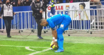 2026年世界杯小组抽签仪式，日本队10号竟如此反应，深夜点击量超百万