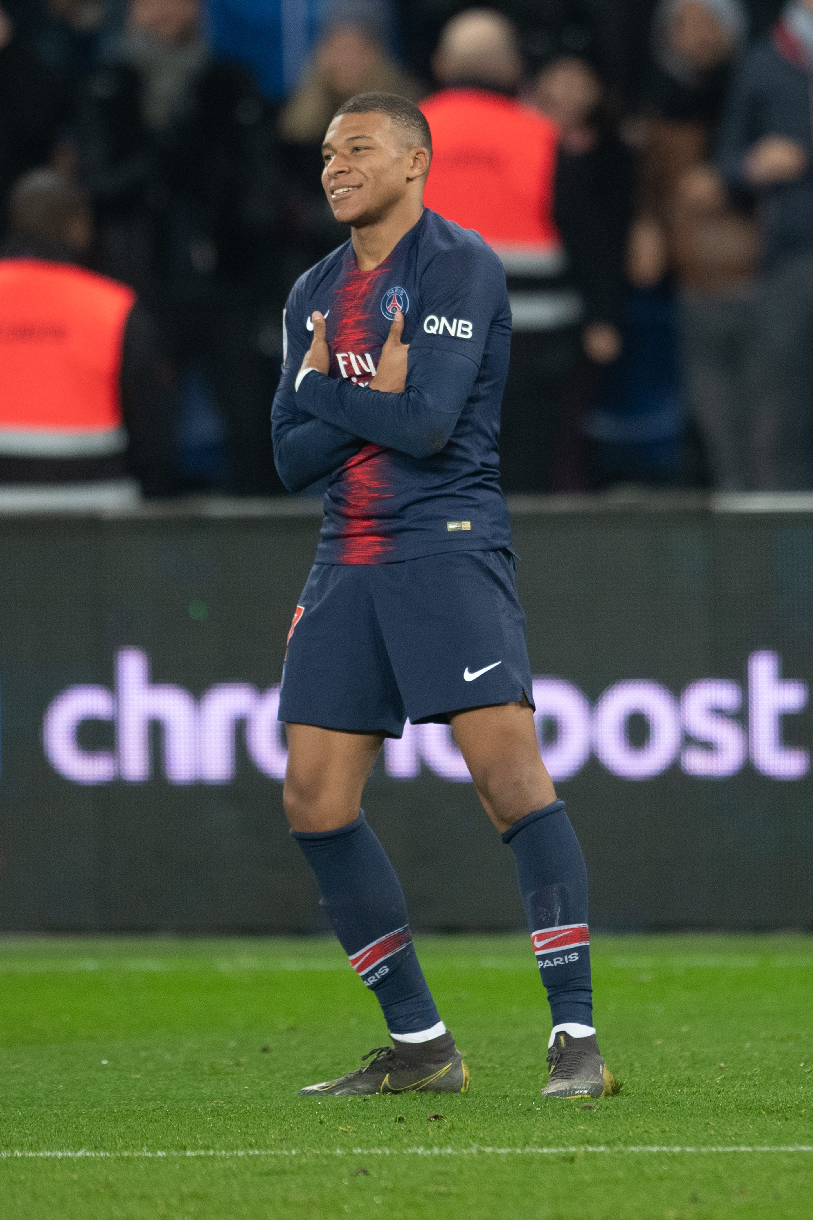 维尼修斯晒观看解放者杯决赛照片，随后庆祝母队弗拉门戈夺冠（维尼修斯晒解放者杯决赛观赛照，赛后为母队弗拉门戈登顶庆祝）