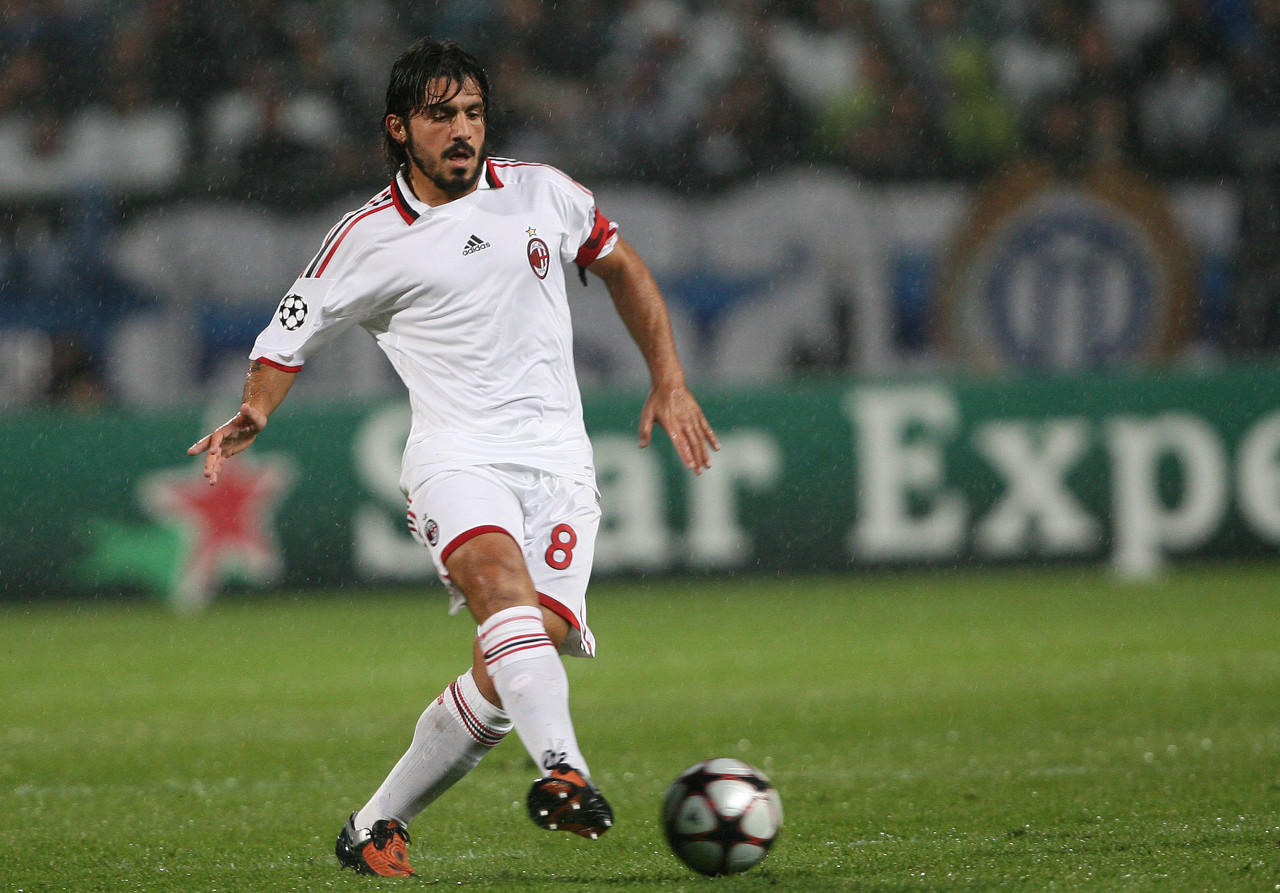 ATP以辛卡强强对话结束2025赛季，辛纳一战追平六位网坛传奇纪录（ATP 2025赛季收官上演辛卡巅峰对决，辛纳一战追平六位网坛传奇纪录）