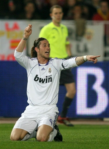 媒体人：亚泰其他工作人员好久没发薪了，坚持岗位是为爱发电（记者称亚泰多名员工久未领薪，仍因热爱坚守岗位）