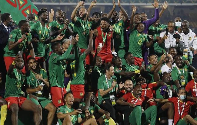 身体素质劲爆！塔克&桑普森新赛季首秀合砍26分11板3助（体能爆棚！塔克和桑普森新赛季首秀合砍26分11板3助）