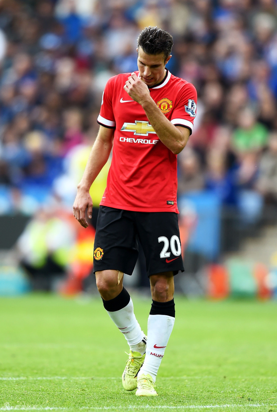 记者：莱奥周二接受核磁共振检查，结果显示无肌肉损伤（记者：莱奥周二核磁共振结果显示肌肉无伤）