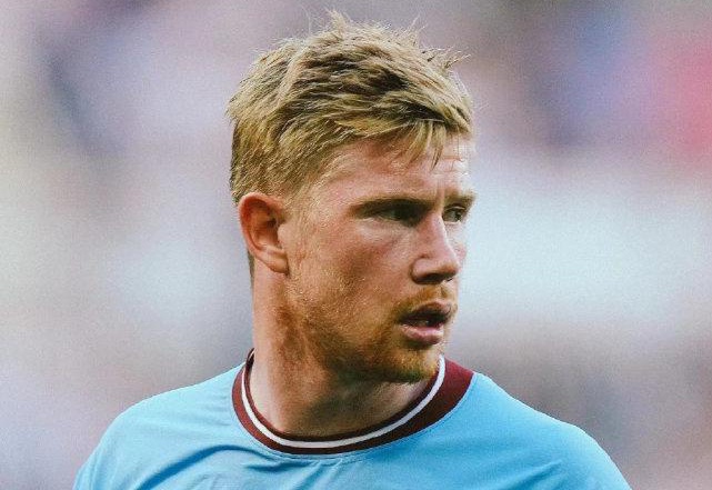 林诗栋刁钻进攻线路对决卡尔伯格顽强防守（林诗栋犀利变线进攻对抗卡尔伯格铁壁防守）