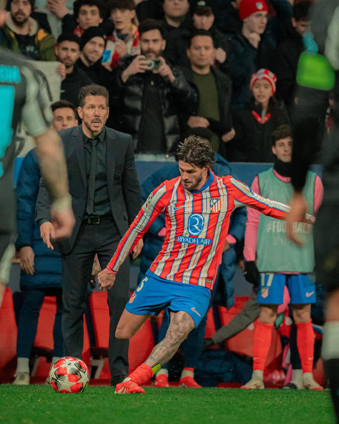 青训教练：加纳乔10岁时就直言不讳，我们有过很多次争论（青训教练：加纳乔10岁起就敢直言，我们曾多次争执）